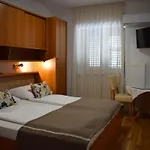 Tom krevet i doručak