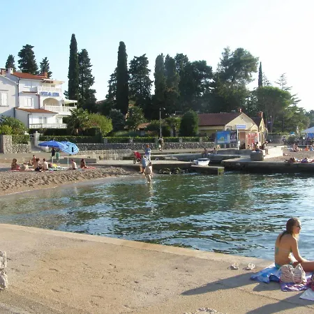 Tom לינה וארוחת בוקר 3*