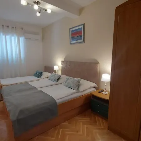 Tom לינה וארוחת בוקר