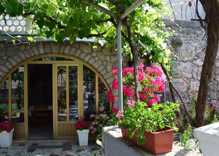 فندق مبيت وإفطار Tom