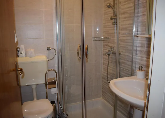 Tom مالينسكا